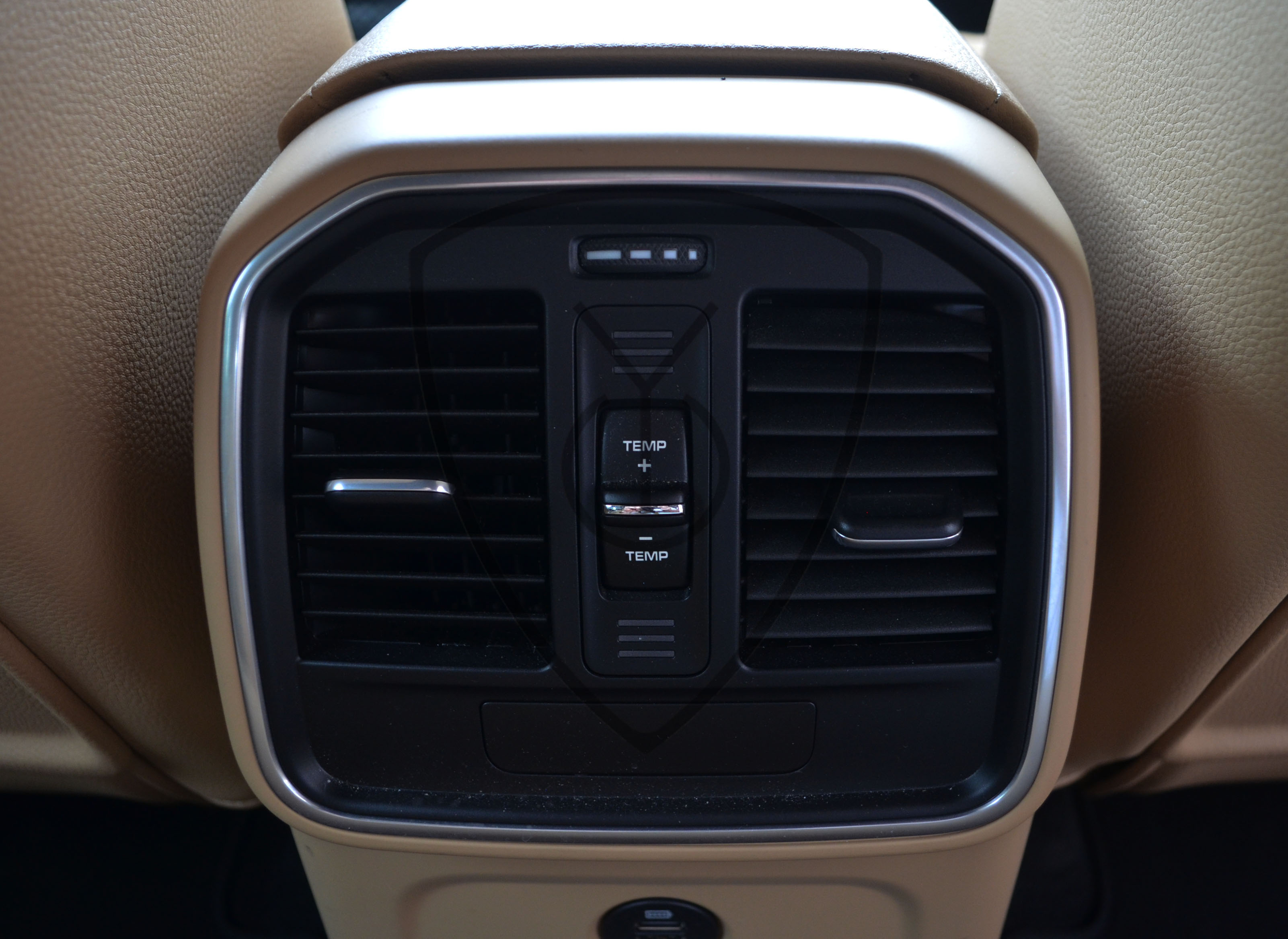 PORSCHE MACAN 2.0 TURBO — image 1